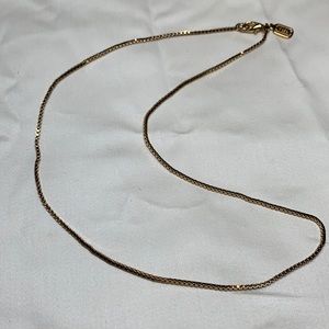 Stunning Jones New York, box chain, goldtone necklace.